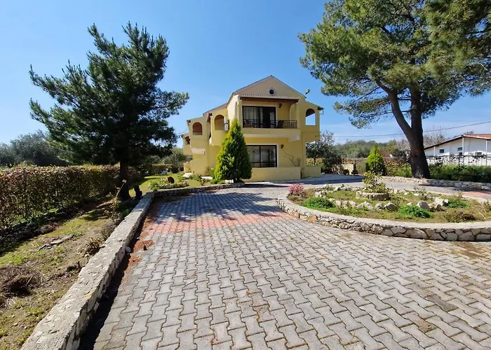 Alexandra Studio 8